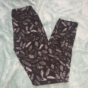 BLACK & WHITE lularoe feather leggings one size